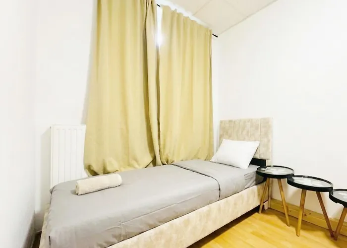 Διαμέρισμα Comfortable 2br & 1lr In *
